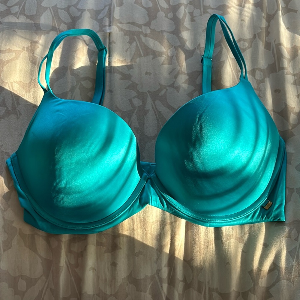 Victoria’s Secret Very Sexy Lightly Lined Plunge 36DD